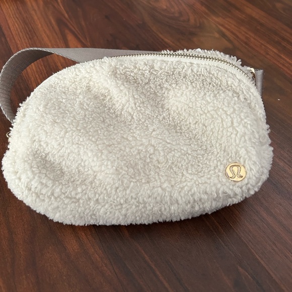 lululemon sherpa belt bag - Picture 4 of 4